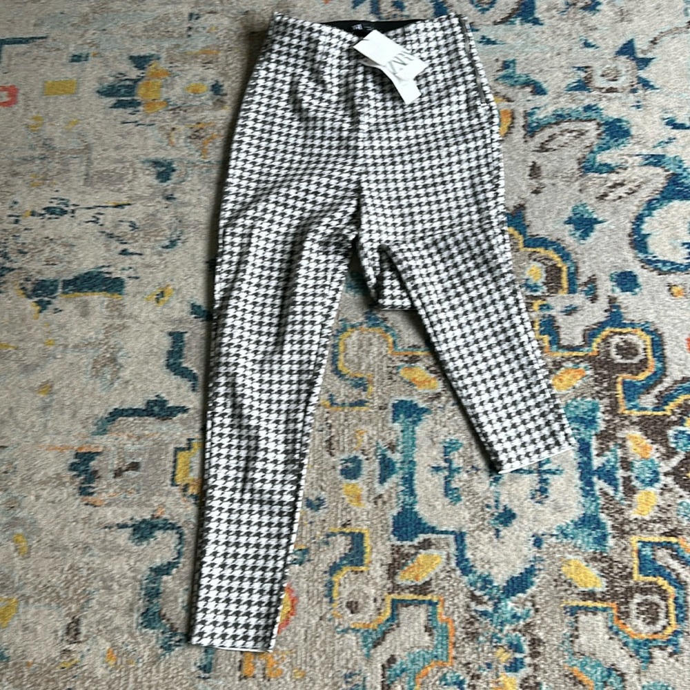 Zara houndstooth dress leggings. Elastic waist side zip.